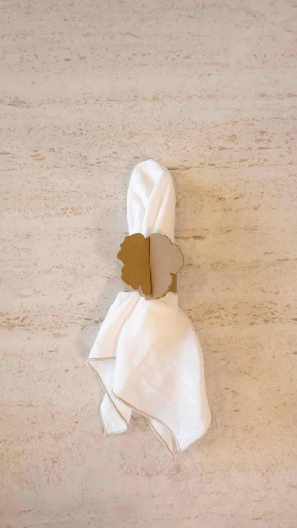 HANDWOVEN OVAL PLACEMAT IN NATURAL RAFFIA - SELENE