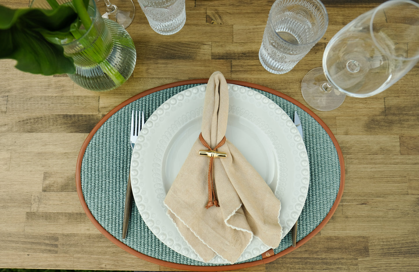 HANDWOVEN OVAL PLACEMAT IN NATURAL RAFFIA - SELENE