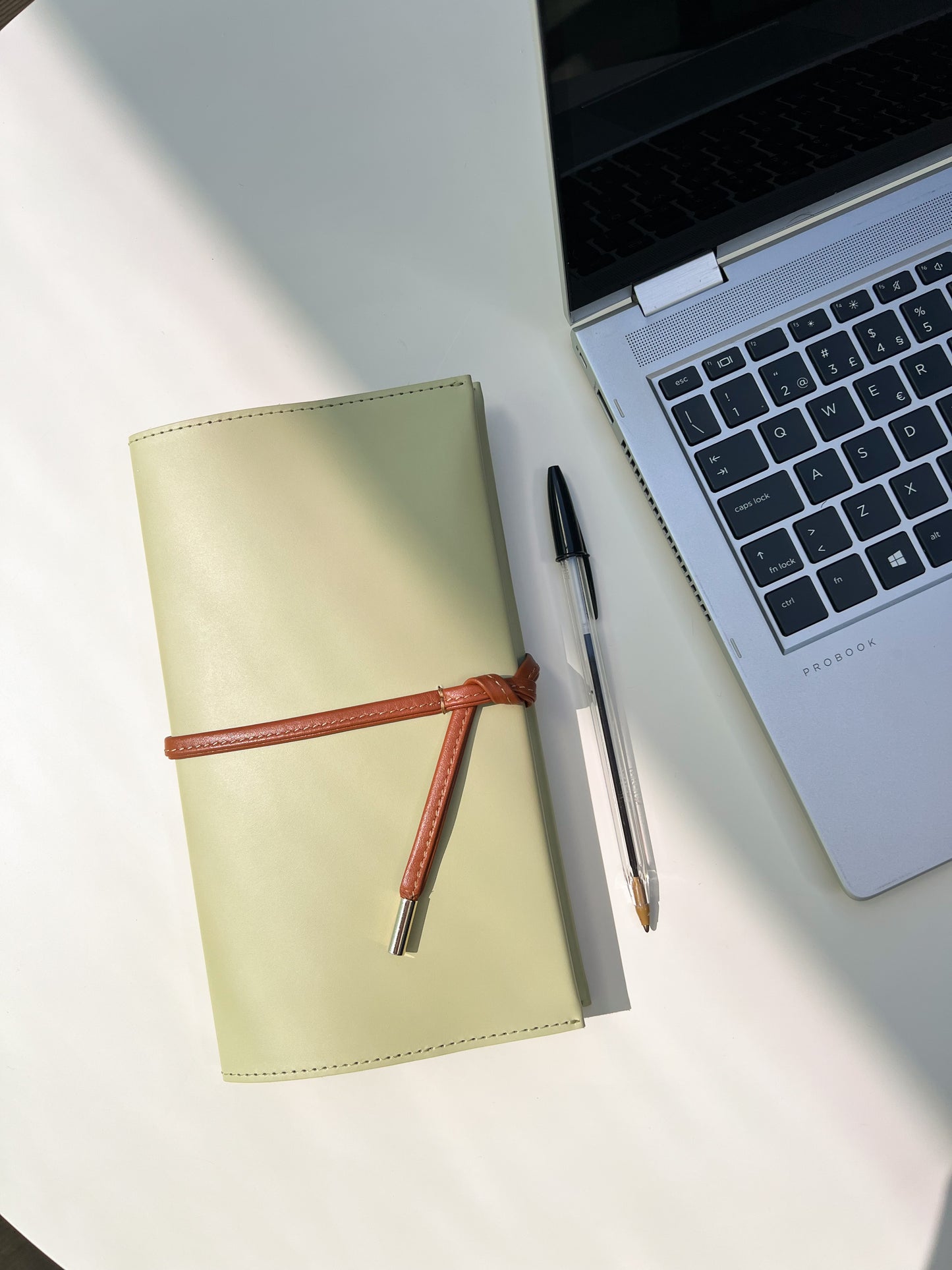 CADERNO COM CAPA EM PELE
