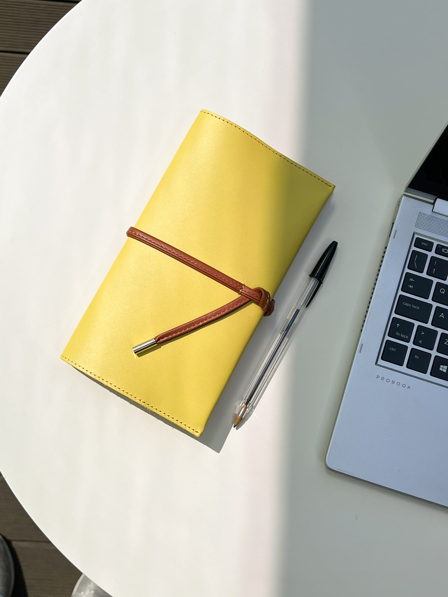 CADERNO COM CAPA EM PELE