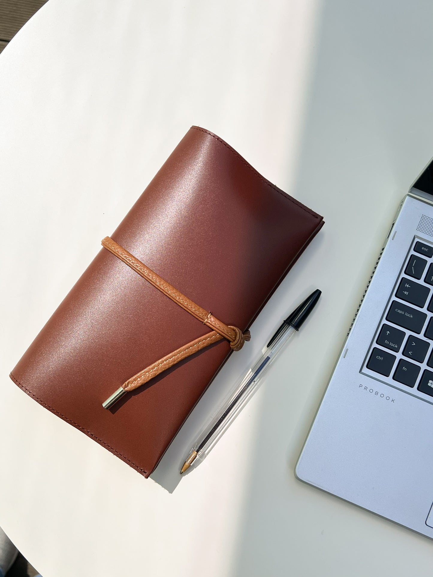 CADERNO COM CAPA EM PELE
