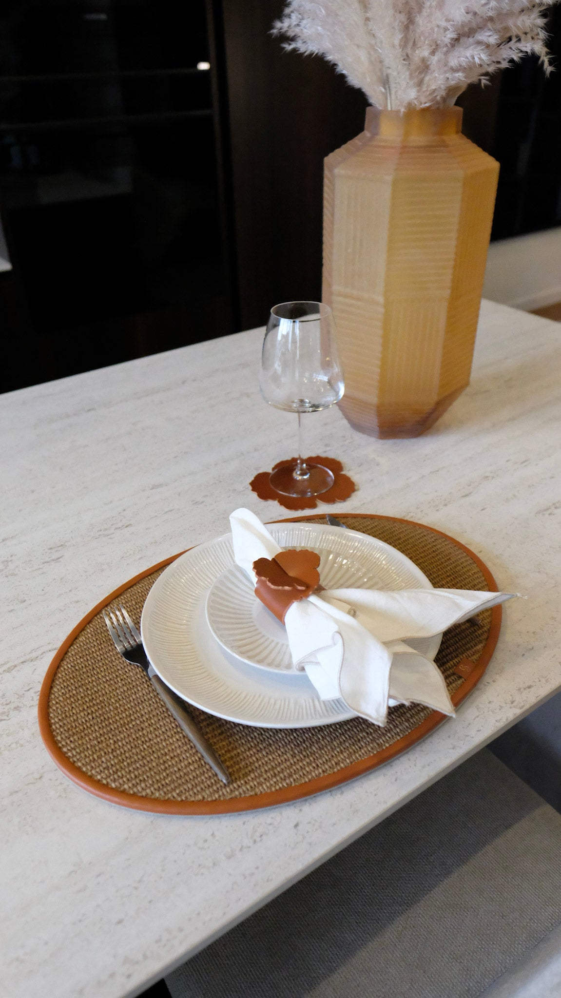 INDIVIDUAL DE MESA OVAL EM RÁFIA - SELENE