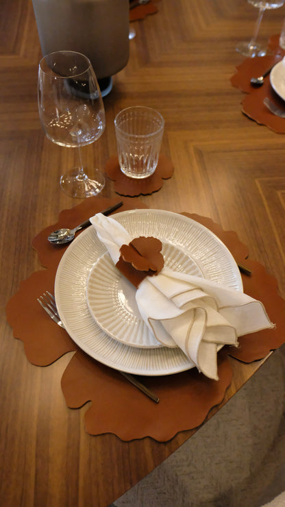 CONJUNTO DE MESA - INDIVIDUAL FLOR IRREGULAR + BASE DE COPO + ANEL DE GUARDANAPO - 2 Unidades