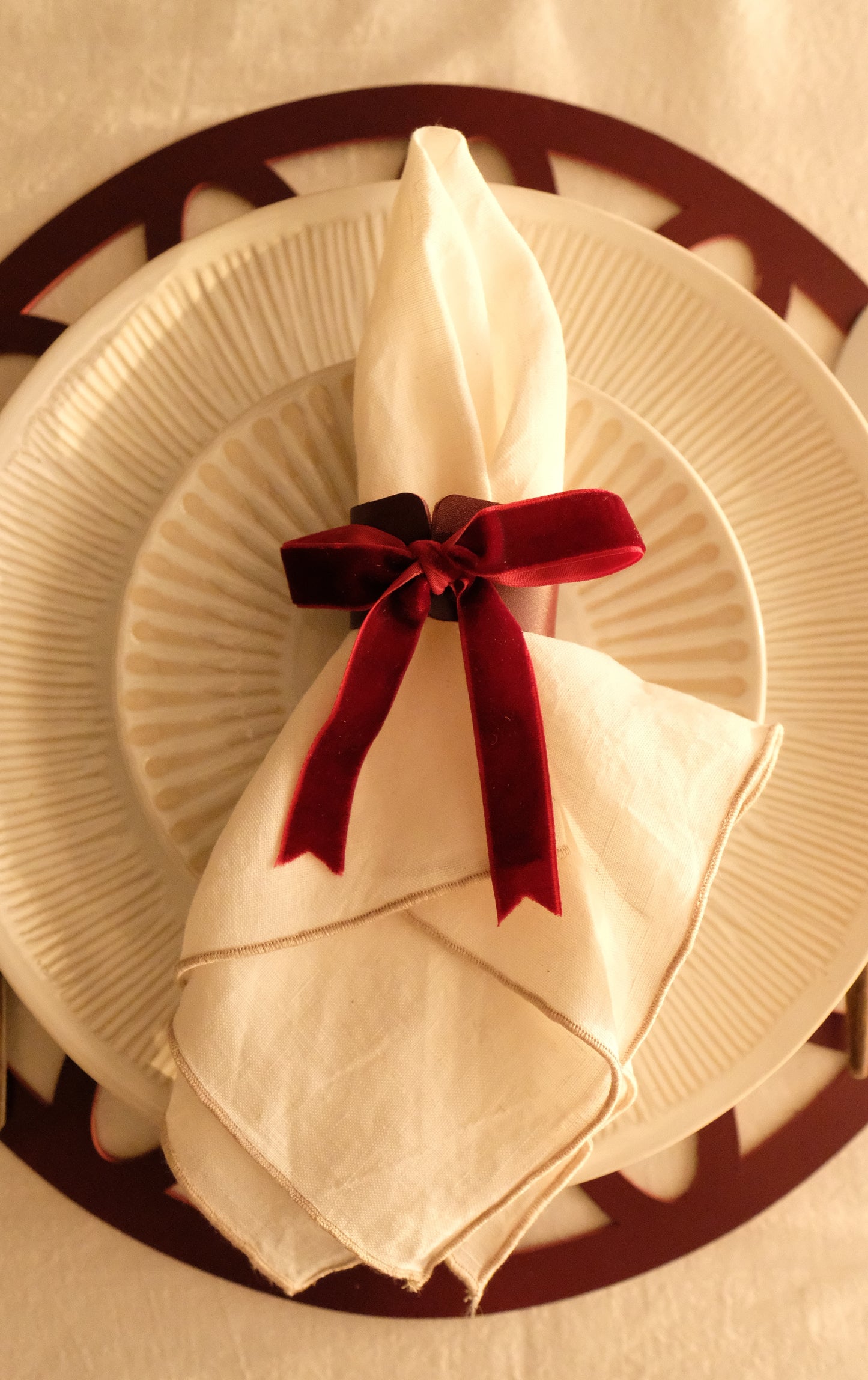 HANDWOVEN OVAL PLACEMAT IN NATURAL RAFFIA - SELENE